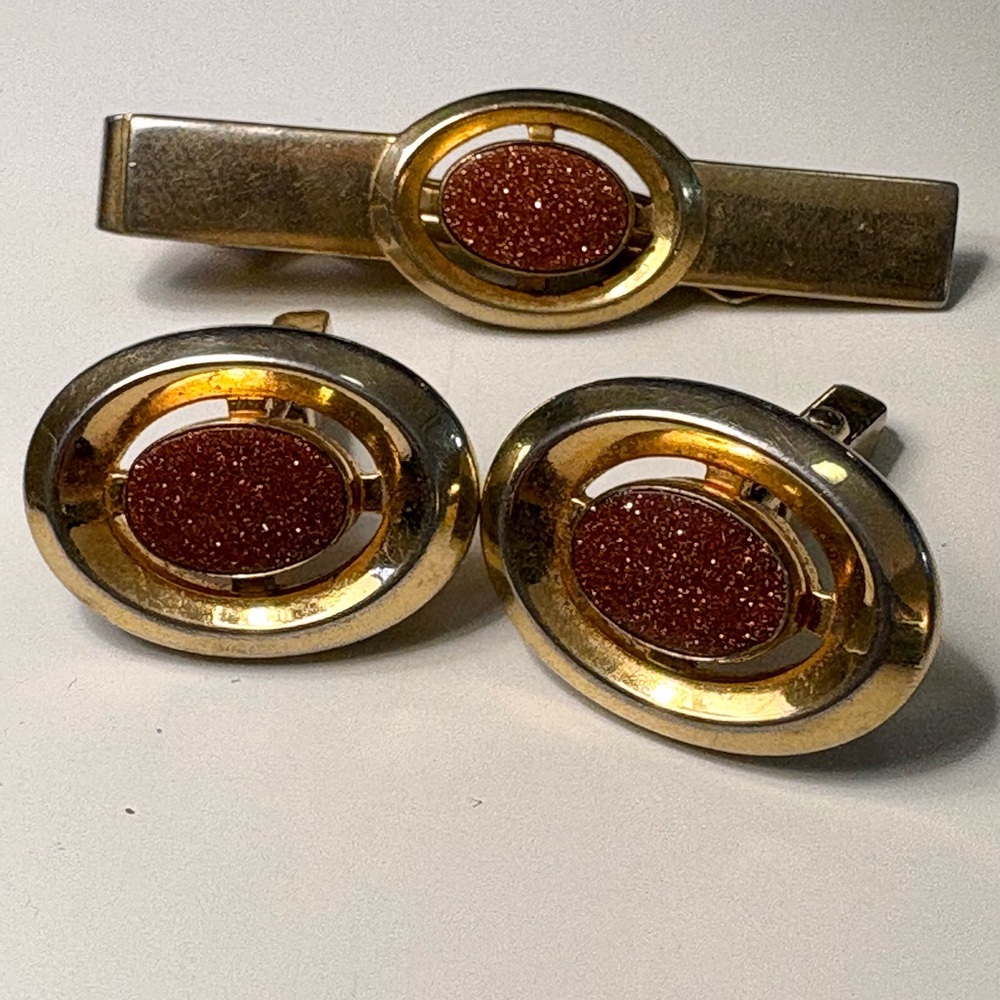Vintage Anson Gold Tone Cufflinks Tie Bar Set Brown Goldstone - Picture 2 of 6